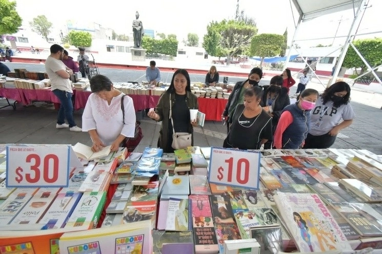 Una muchacha linda y atenta toma la palabra y me dice: –Estudié en la Universidad Nacional Autónoma de México, en la Facultad de Estudios Superiores Aragón, y soy la responsable de las reporteras de Oaxaca. Foto René Ramón/ Archivo 