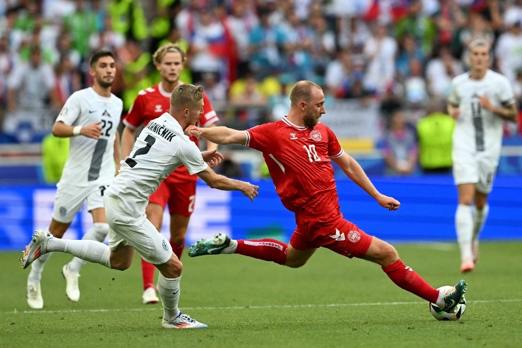 Eslovenia y Dinamarca se repartieron puntos luego de culminar los 90 minutos con marcador de 1-1. Foto Afp