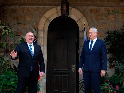 El secretario de Estado estadunidense se reunió ayer con el primer ministro de Israel, Benjamin Netayahu. El visitante también se entrevistó con Benny Gantz (en la imagen, a la derecha), líder del partido Azul y Blanco. Foto Afp