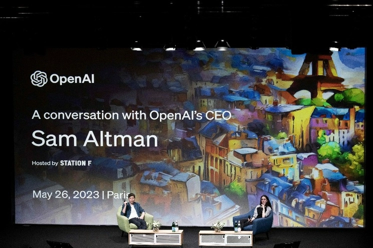 El jefe de OpenAI, Sam Altman, la firma detrás del ChatGPT, dijo que la tecnología de su empresa no destruiría el mercado laboral. Foto Afp
