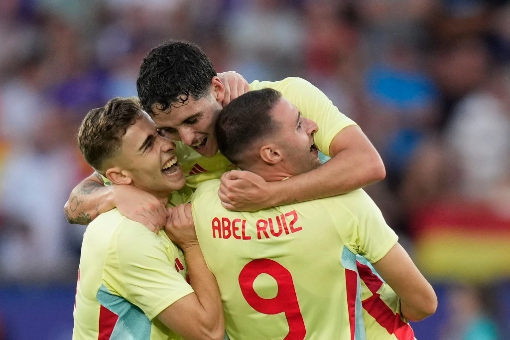 El partido final del torneo olímpico entre España y Francia se fue a tiempos extras. Foto Ap