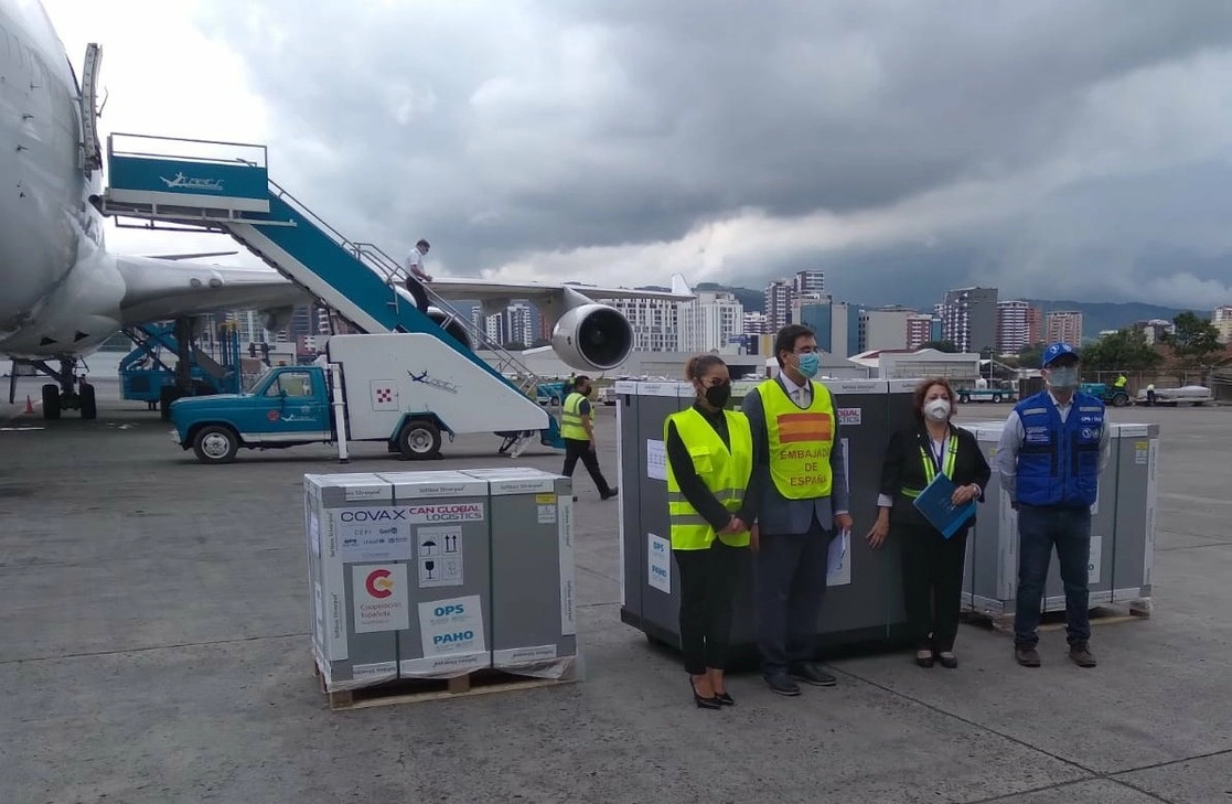 Llegan a Guatemala 201 mil 600 dosis de AstraZeneca donadas por el Gobierno de España a través del mecanismo Covax. Foto Tomada del Twitter @EmbajadaEspGTA