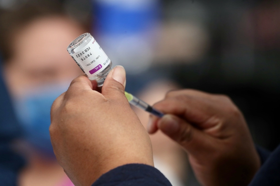 España aprueba la entrada de mexicanos con el certificado de vacunación contra el covid-19. Foto Luis Castillo / Archivo