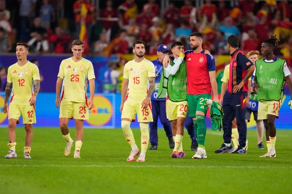 Los jugadores de España caminan por el campo al final de un partido del Grupo B entre Albania y España en el torneo de fútbol Euro 2024 en Dusseldorf, Alemania, el 24 de junio de 2024. España ganó 1-0. Foto Ap