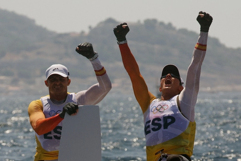 Diego Botín y Florian Trittel se llevaron la medalla de oro en la prueba de skiff masculino olímpico. Foto Afp 