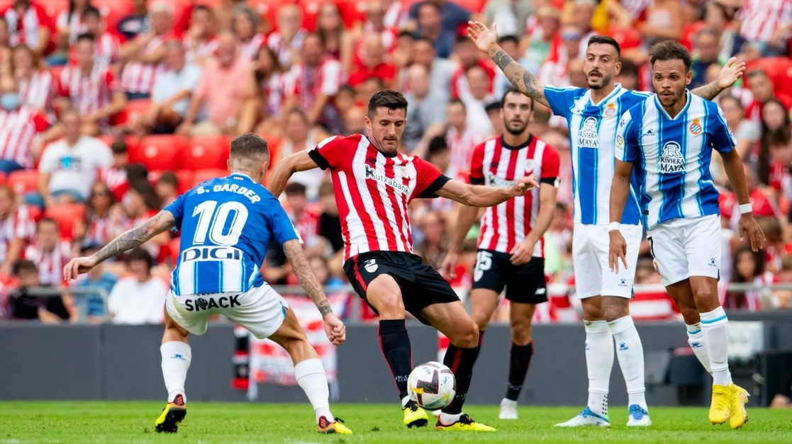 Espanyol y Athletic de Bilbao se enfrentaron en la cancha del estadio San Mamés como parte de la fecha cuatro de La Liga. Foto Tomada del Twitter @AthleticClub