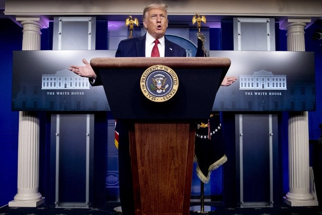 El presidente Donald Trump probablemente dará una actualización pública sobre la vacuna estadunidense contra el Covid-19, dijo la asesora de la Casa Blanca Kellyanne Conaway. Foto Ap