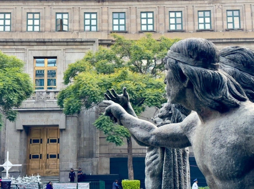 Aspectos de la fachada de la Suprema Corte de Justicia de la Nación. Foto Roberto García / Archivo