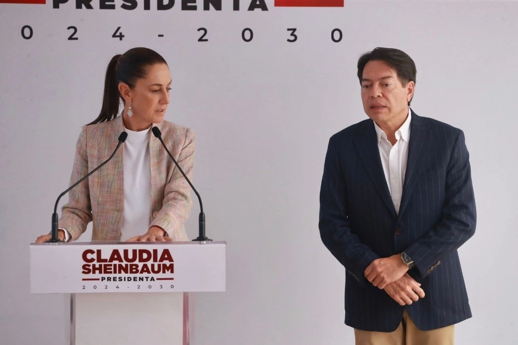 a presidenta electa Claudia Sheinbaum, acompañada de Mario Delgado, presidente nacional de Morena y próximo titular de SEP, ofrecen conferencia en su casa de transición, ubicada en la alcaldía Iztapalapa, en la Ciudad de México, el 20 de agosto de 2024. Foto Luis Castillo