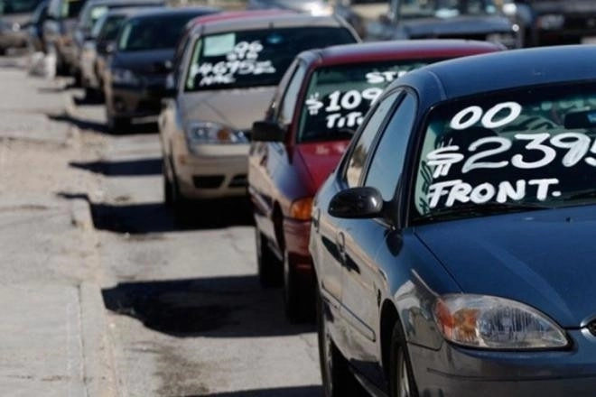 Venta de automóviles estadunidenses. Foto La Jornada BC / Archivo