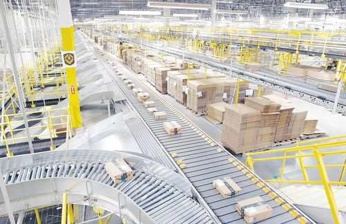 La AMVO señaló que México lidera el crecimiento de los mercados de comercio electrónico en América Latina, debido a la reconfiguración de los canales de venta, impulsada por la pandemia de coronavirus. Foto Ap 
