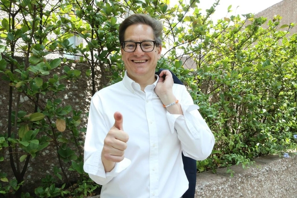 Poco antes de las 11 de la mañana el candidato a la jefatura de Gobierno, por el Movimiento Ciudadano, Salomón Chertorivski, votó en la casilla 11, en las Lomas de Chapultepec. Foto @Chertorivski 
