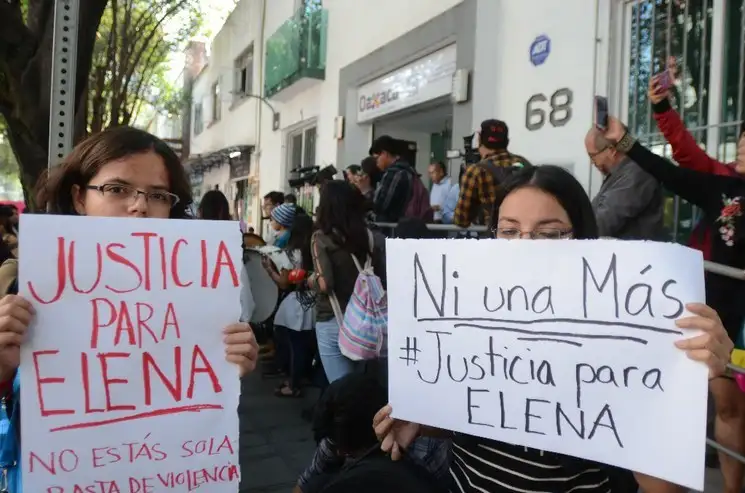 Músicos y mujeres de organizaciones feministas realizaron una manifestación en la CDMX en diciembre de 2019 en la que tocaron piezas instrumentales para exigir justicia por el ataque a la saxofonista mixteca María Elena Ríos. Foto Cuartoscuro
