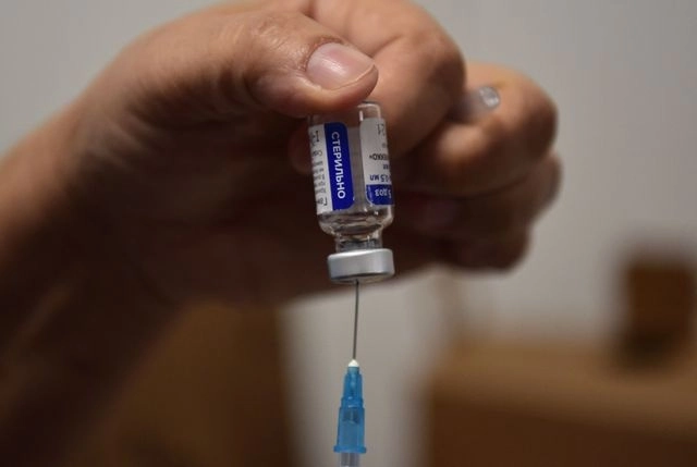 Esta noche llegará a México un cargamento de la vacuna rusa contra el Covid-19, Sputnik V. Foto Afp

