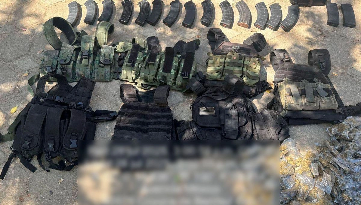 El gobierno federal ha dado varios golpes al crimen organizado. Se han incautado armas, equipos, droga y vehículos.
