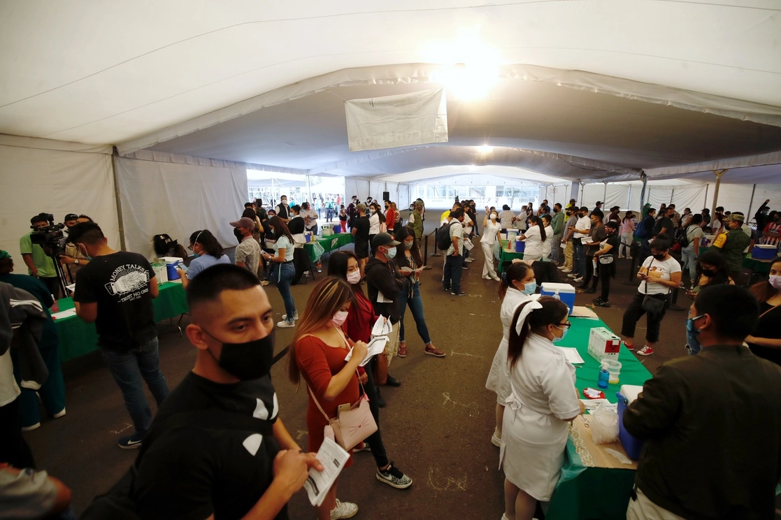 Jornada de vacunación antiCovid en un módulo de la CDMX. Foto Cristina Rodríguez