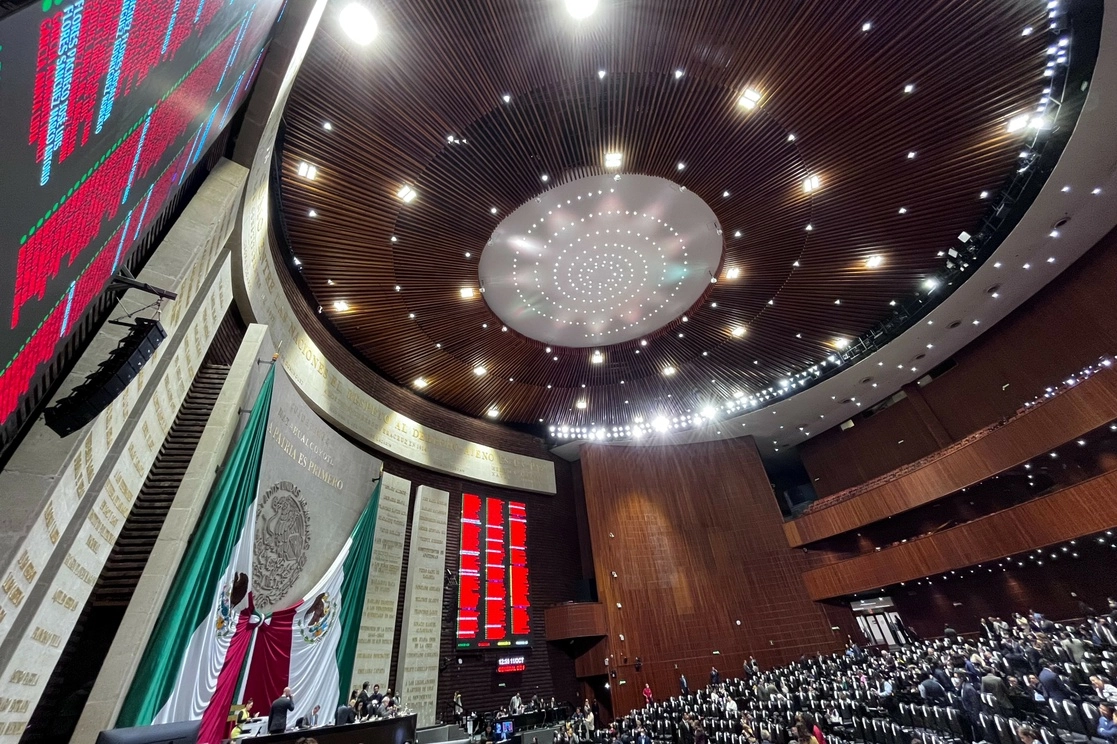 Diputados asistentes ayer a la sesión ordinaria en San Lázaro. Foto Roberto García Ortiz  