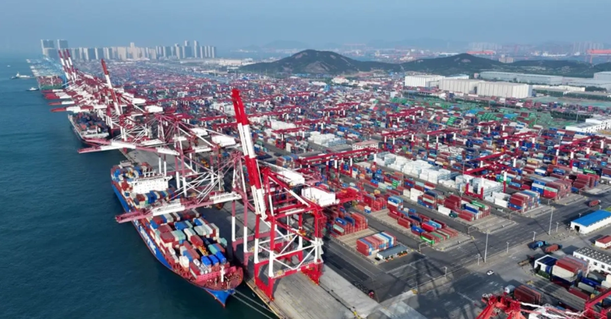Muelle de contenedores del puerto de Qingdao, en Qingdao, en la provincia de Shandong, en el este de China. 