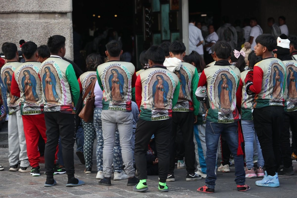 Con motivo de la llegada de peregrinos a la Basílica de Guadalupe, autoridades informaron que las estaciones aledañas a La Villa ofrecerán servicio en horario normal. Foto 