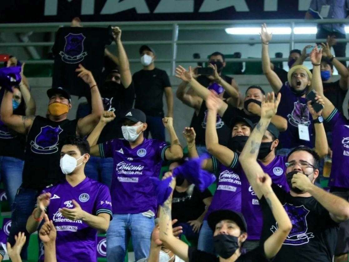 Aficionados en el estadio Kraken, en Mazatlán, Sinaloa. Foto JAM Media / Archivo