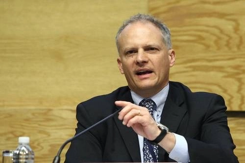 El director del FMI para el Hemisferio Occidental, Alejandro Werner, dijo que el sector energético “está generado riesgos”, pues la petrolera estatal muestra una debilidad financiera que se ha acentuado debido a la caída de la producción de crudo. Foto María Meléndrez Parada / Archivo
