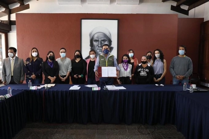 El gobernador de Michoacán durante el decreto de la reparación simbólica para las víctimas de feminicidio en la entidad. Foto @Silvano_A 