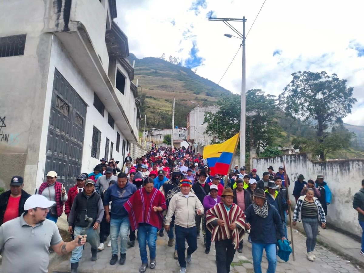 El presidente de ecuador, el derechista Daniel Noboa, ha advertido este domingo de que aplicará la ley "como delincuentes" en respuesta a las amenazas de marchar sobre la capital, Quito, planteadas por el líder de la Confederación de Nacionalidades Indígenas del Ecuador (CONAIE), Marlon Vargas. 
