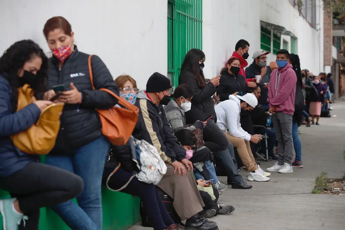 Filas para pruebas Covid-19 en la Ciudad de México, el 10 de enero de 2022. Foto Cristina Rodríguez