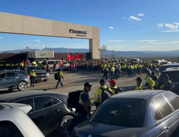 El Sindicato Minero, que encabeza el senador Napoleón Gómez Urrutia, expuso que la trasnacional Newmont ha violado el contrato colectivo de trabajo en varias cláusulas durante años. Peñasquito está ubicado en el semidesértico municipio de Mazapil, en el norte de Zacatecas, y fue inaugurado por el entonces presidente Felipe Calderón. Foto cortesía Concha de Oro 