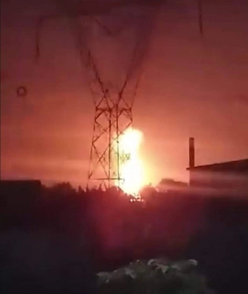 Una pipa con gas LP estalló y se incendió en el interior de una pensión para conductores de camiones de carga en Tula de Allende, Hidalgo. Foto ‘La Jornada’