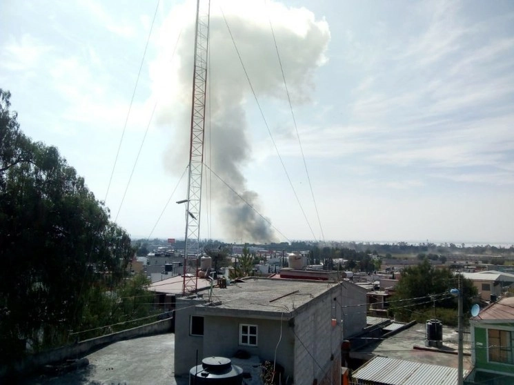 En el poblado San Pedro La Laguna en el Estado de México  estallaron tres polvorines, se reportó la muerte de una persona. Foto La Jornada