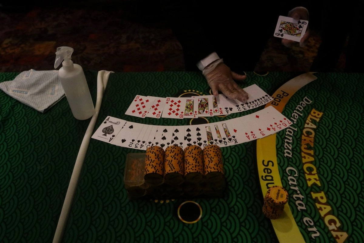 En el caso de los juegos con apuestas, concursos y sorteos, los avisos a las autoridades hacendarias se deben hacer cuando el movimiento supere 72 mil 975.30 pesos.