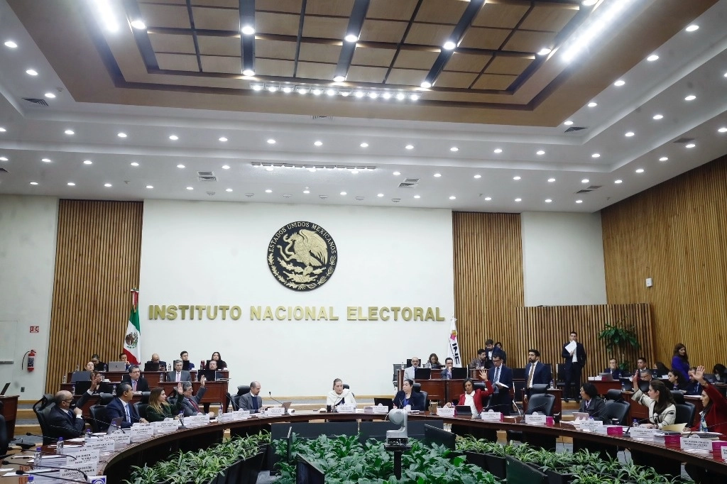 Durante una sesión del Consejo General del INE. Foto Cristina Rodríguez / Archivo 