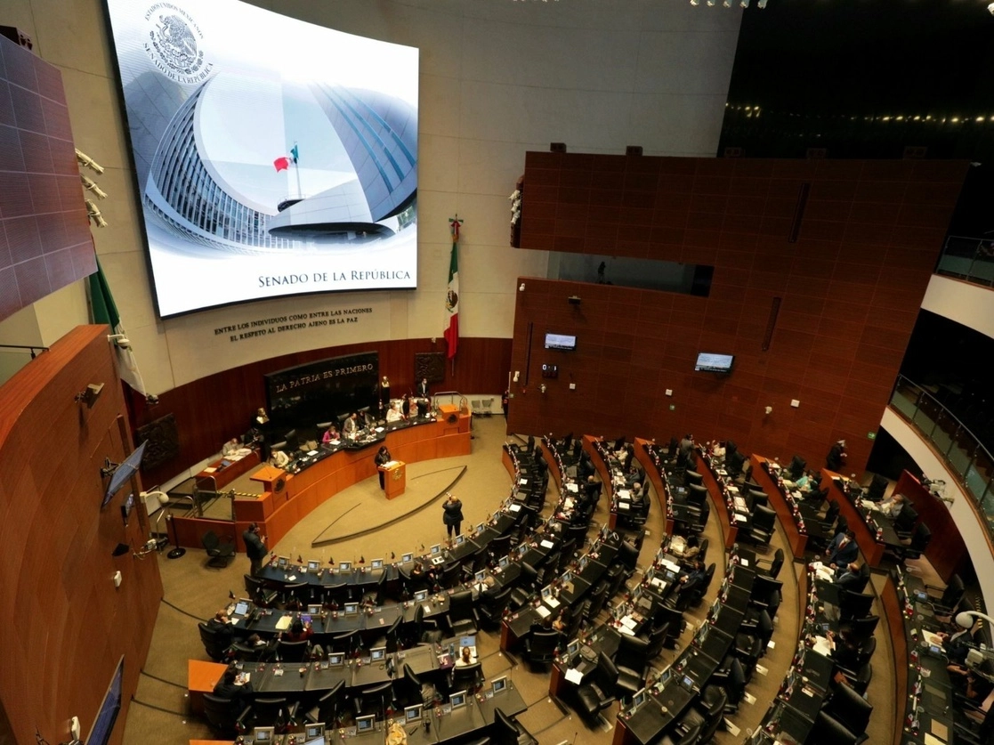Durante una sesión del Senado de la República. Foto Roberto García Ortiz / Archivo