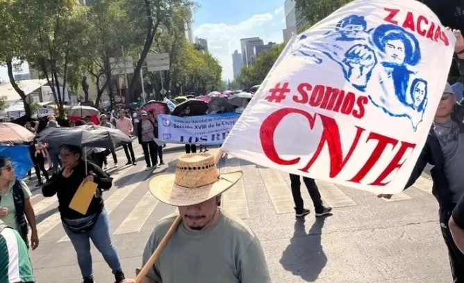 Durante una marcha de integrantes de la CNTE, en la CDMX. Foto Luis Castillo / archivo 