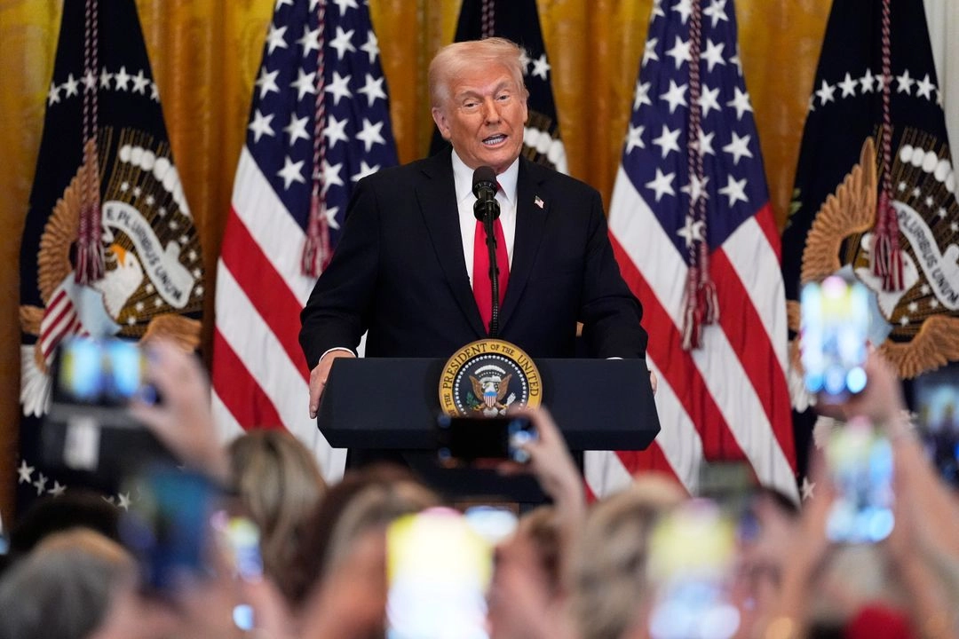 Trump siente fascinación por el proteccionismo de finales del siglo XIX y principios del XX en Estados Unidos y ve los gravámenes casi como una varita mágica capaz de reindustrializar el país, requilibrar la balanza comercial y eliminar el déficit fiscal.

