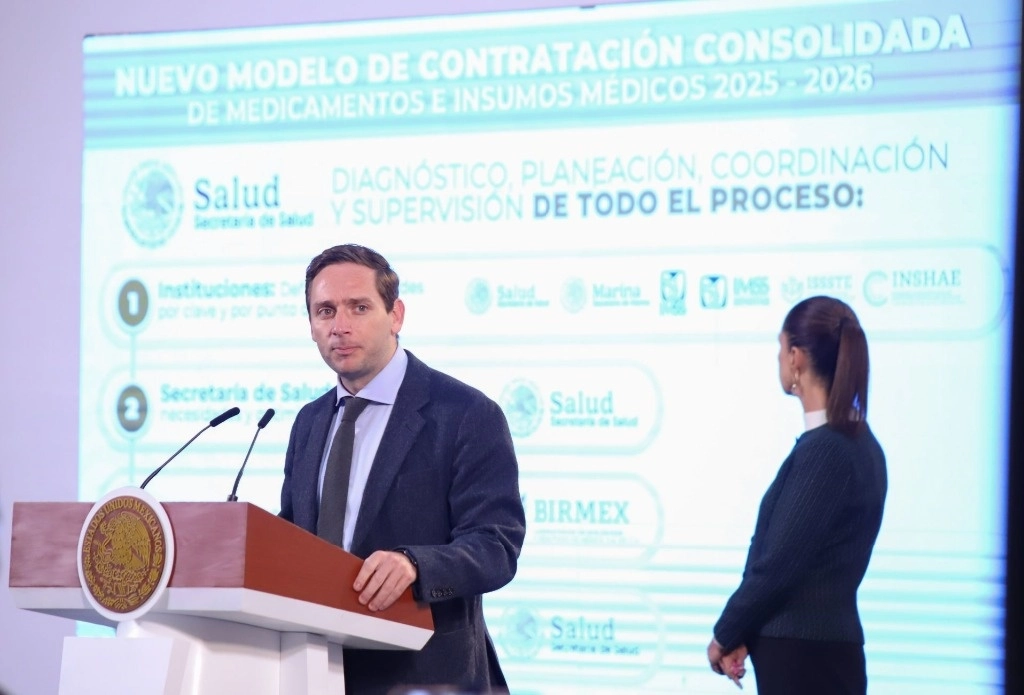 Eduardo Clark, subsecretario de Salud, en octubre pasado, cuando presentó los nuevos modelos de compra de medicamentos por parte del gobierno de México. Foto Cuartoscuro / archivo 
