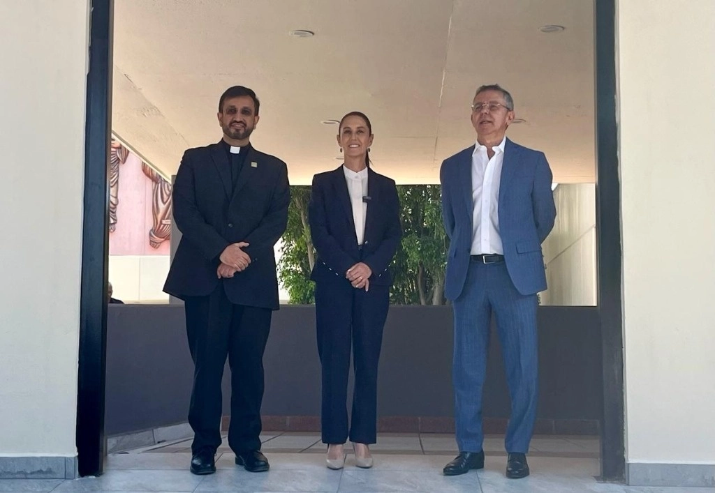 La candidata presidencial de la coalición Sigamos haciendo historia, Claudia Sheinbaum, en la sede de la Conferencia del Episcopado Mexicano en su sede en Lago de Guadalupe, Edomex, el 10 de abril de 2024. Foto Alma Muñoz