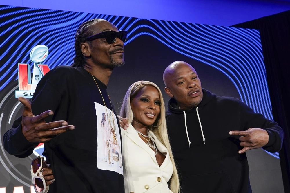 Snoop Dogg, Mary J. Blige y Dr. Dre participan en una conferencia de prensa sobre el espectáculo de medio tiempo del Super Bowl LVI. Foto Ap