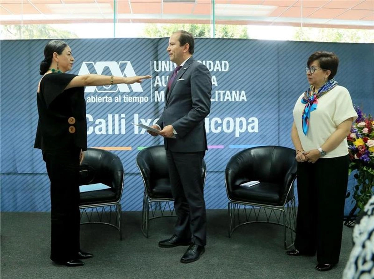La doctora Esthela Sotelo Núñez durante la toma de posesión como nueva Secretaria General de la Universidad Autónoma Metropolitana. Foto 