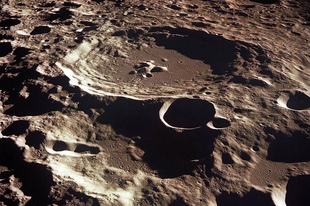 Vista del cráter Dédalo en el lado oculto de la Luna desde el Apolo 11. Foto NASA, tomada a través del sitio través de https://www.gaceta.unam.mx/los-secretos-de-la-luna/ / Archivo 
