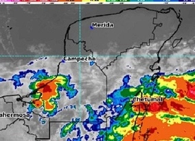 Por su proximidad al sur de la península de Yucatán, el SMN de la Comisión Nacional del Agua (Conagua), en coordinación con el Centro Nacional de Huracanes de Estados Unidos, mantiene zona de prevención por efectos de tormenta tropical desde Puerto Costa Maya hasta Chetumal, Quintana Roo. Foto @conagua_clima 