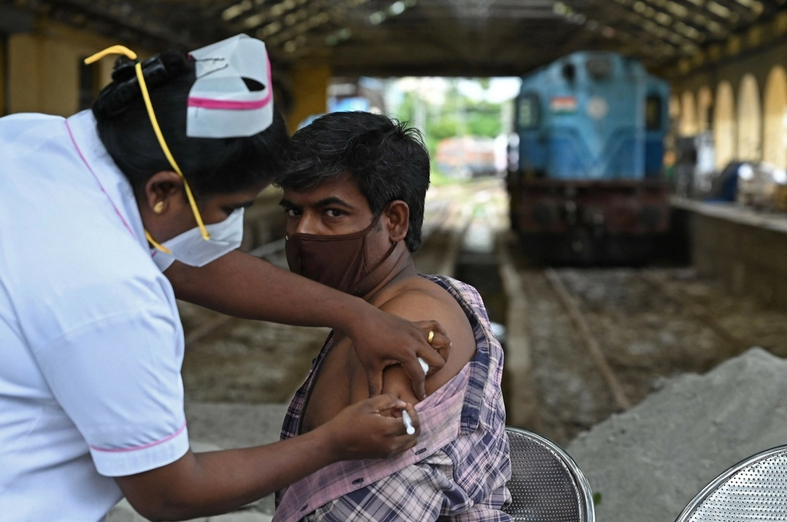 Jornada de vacunación en la India. Foto Afp