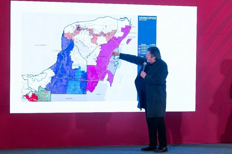 Rogelio Jiménez Pons, director de Fonatur, habla sobre el Tren Maya durante una de las conferencias del presidente López Obrador. Foto Pablo Ramos