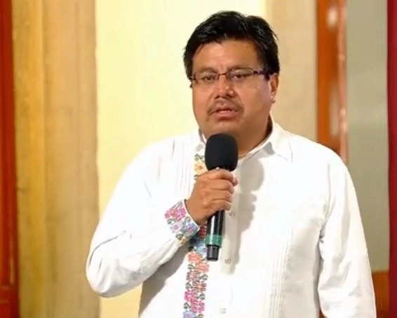 El titular del INPI, Adelfo Regino durante conferencia de prensa. Fotograma tomado del video emitido por el Gobierno de México 