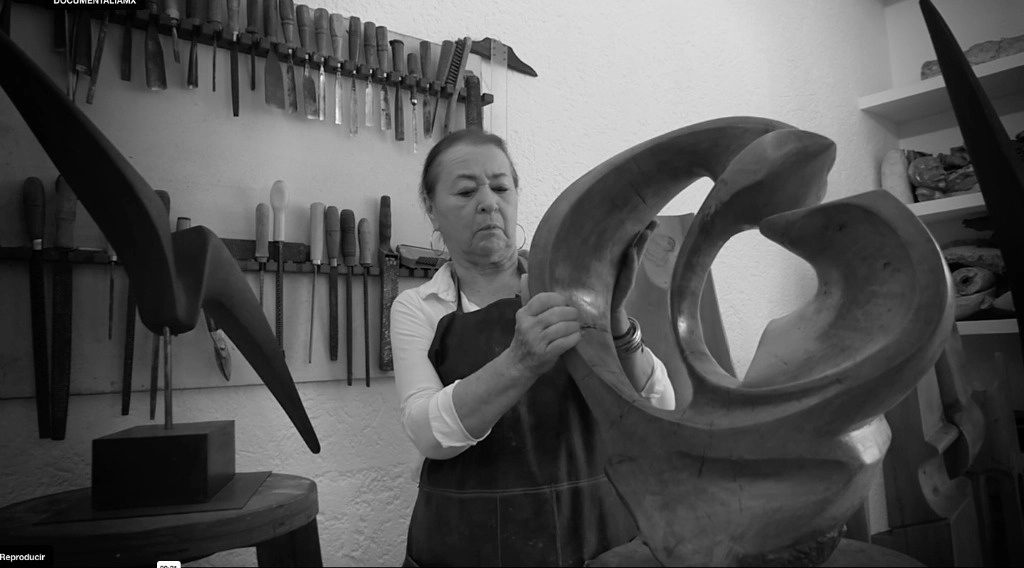 Sobre su trabajo, la artista señala “Una de mis preocupaciones siempre han sido las espirales porque para mí significan el principio y el final de la vida": Foto cortesía