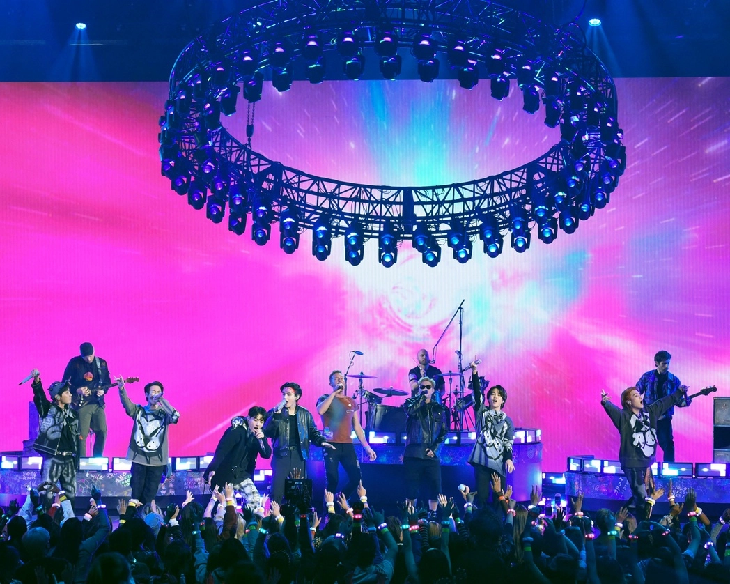 La banda surcoreana durante su presentación. Foto Afp