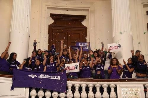  A principios de diciembre pasado legisladores del Congreso capitalino aprobaron la llamada Ley Olimpia que castiga la violencia digital. Foto 'La Jornada'