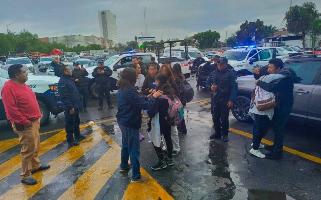 Cientos de estudiantes van y vienen del Estado de México y la capital del país, y existen casos de alumnos que gastan más de 100 pesos al día en los desplazamientos. Foto tomada de X.