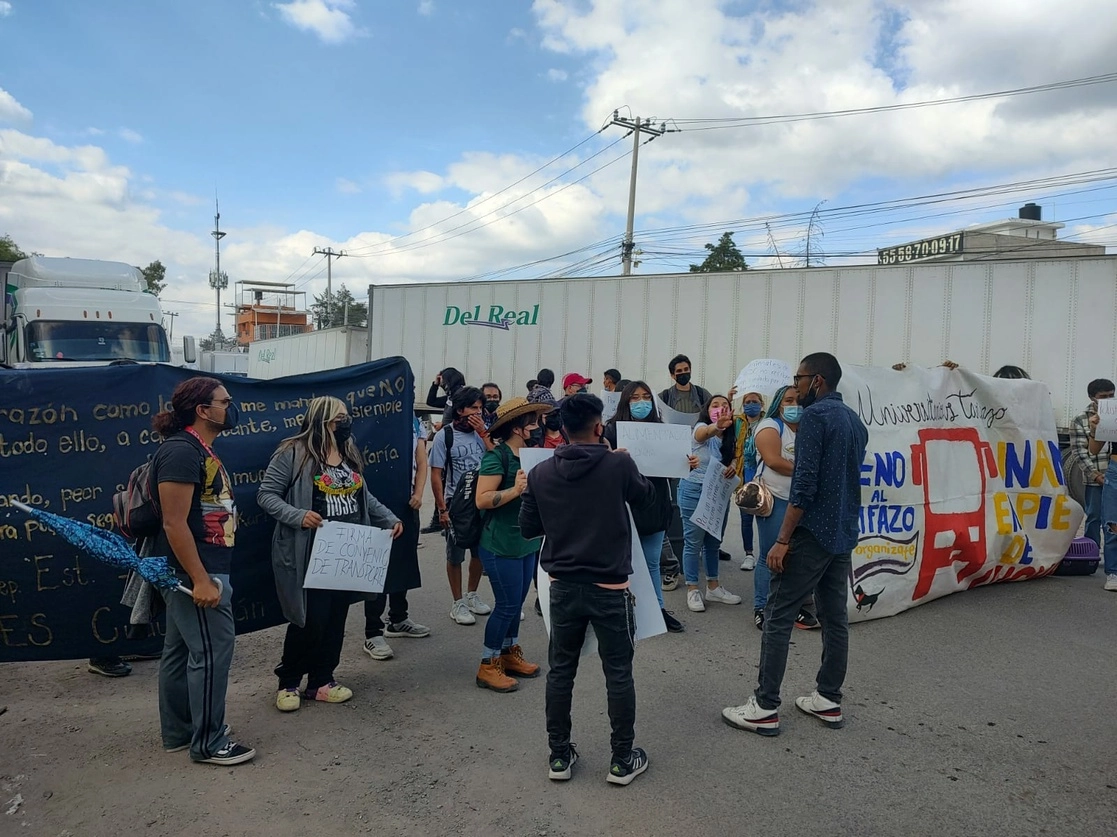 Alumnos de FES Cuautitlán durante el paro de labores. Foto Arturo Contreras